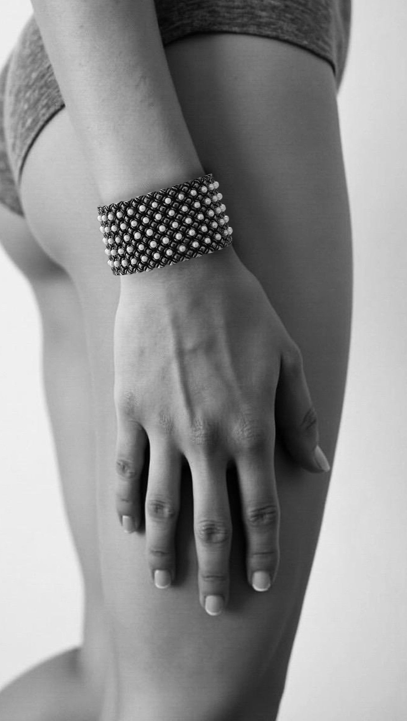 PEARL CRUSH BRACELET / BLACK RHODIUM
